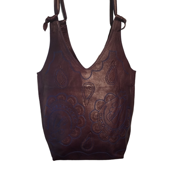 T. Salvidor Individually Handtooled Accent Thread Floral Leather Shoulder Bag - Picture 1 of 7